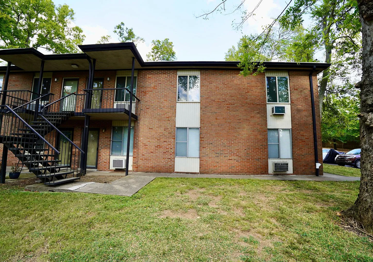 Location, Location, Location! 2-Bedroom Condo Near Vanderbilt — Photo 3