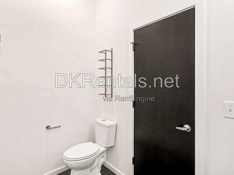 201 S Howard St SE #3 — Photo 10