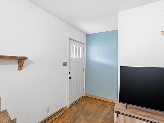 5th image of 409 Hamilton St