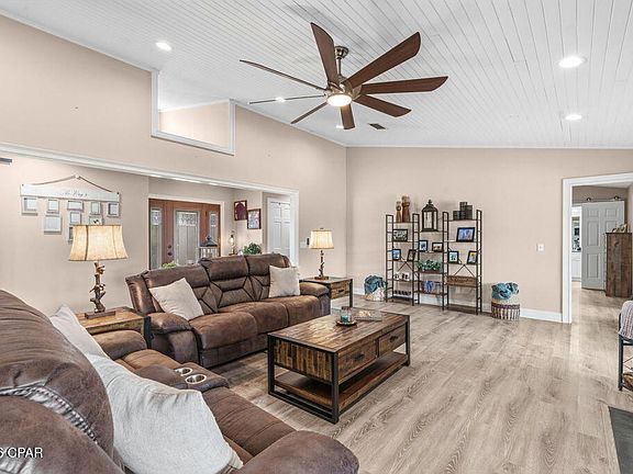 3rd image of 1009 Barracuda Dr