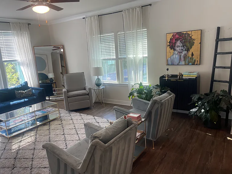 555 Katherine Ave — Photo 4