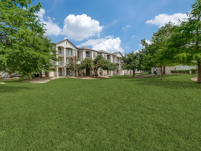 Lakeline Villas — Photo 32