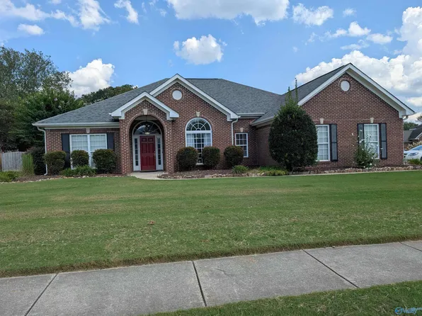 5015 Willow Creek Dr SE, Owens Cross Roads, AL 35763