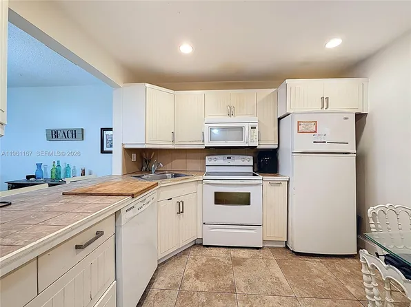 410 SE 2nd St APT 115, Hallandale, FL 33009