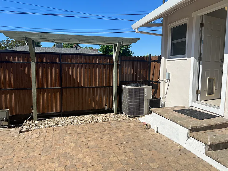 1981 36th St — Photo 37
