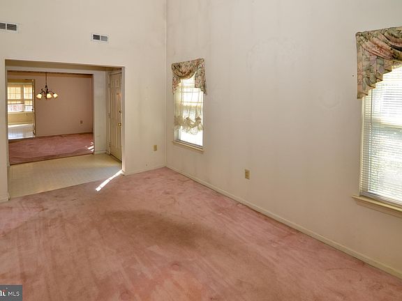 3rd image of 229 Birch Hollow Dr