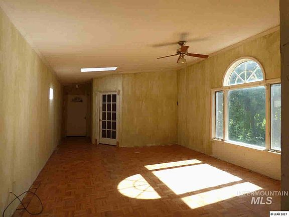4th image of 304 Montgomery St