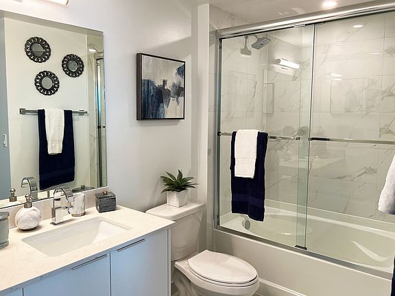 5th image of 622 NE 2nd St #202