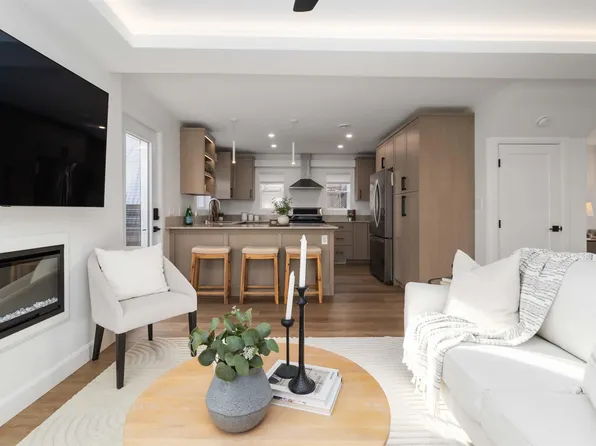 23 Oakdale Cres, Dartmouth, NS B3A 2L7