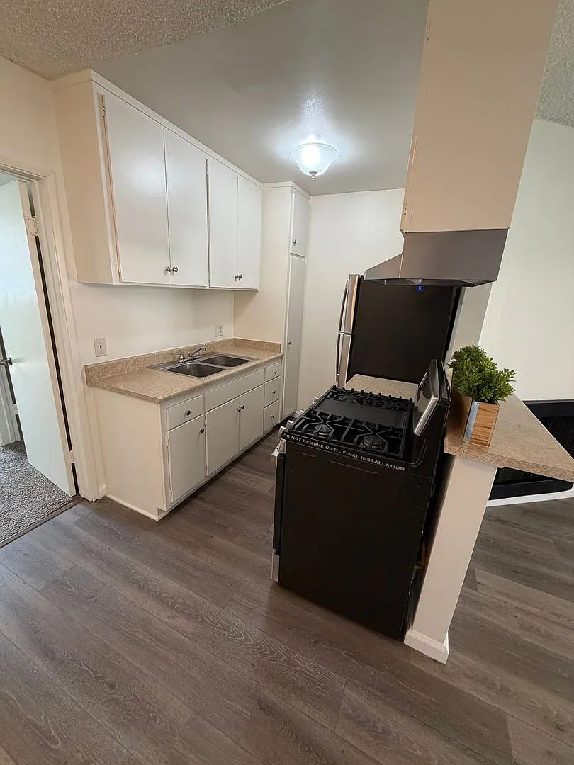 18520 Prairie St. — Photo 3