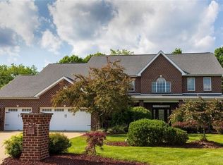 12019 Waterford Dr, North Huntingdon, PA 15642