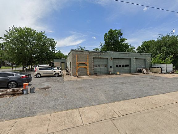 2nd image of 430 E Brockett St