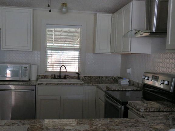 2nd image of 206 Steart St