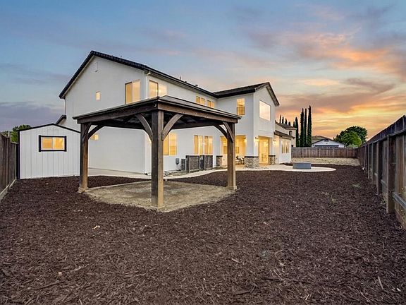 3rd image of 3692 Folsom Ct