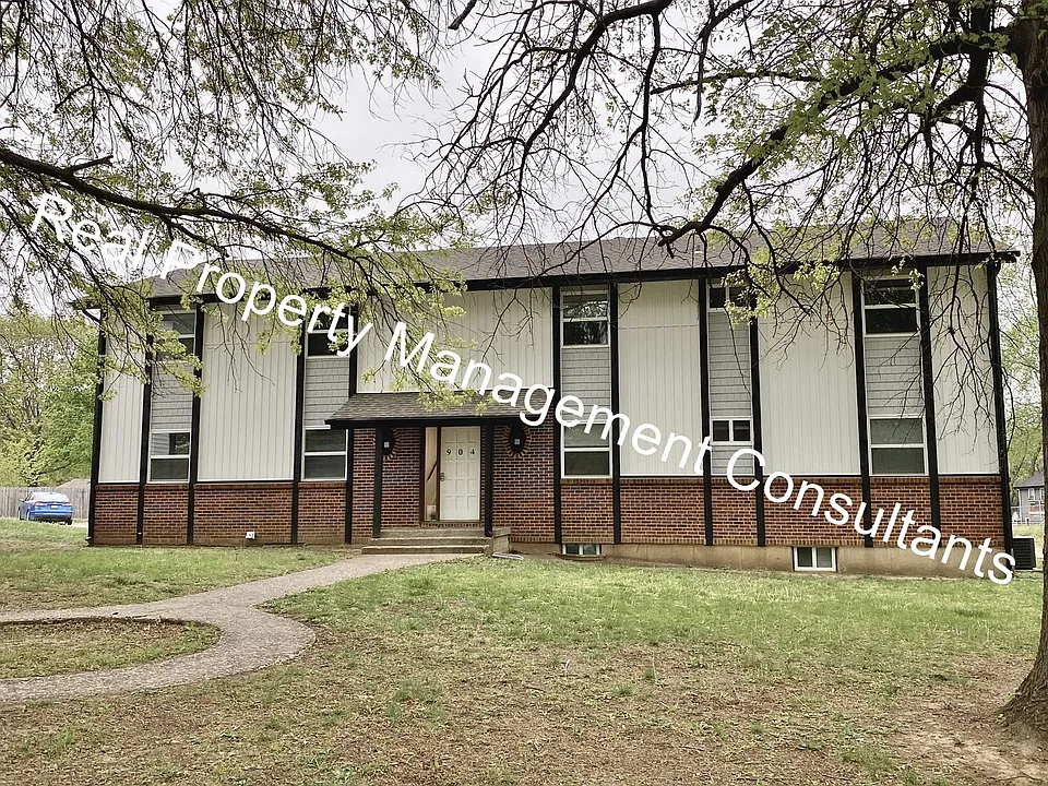 904 Twin Oaks Ter
