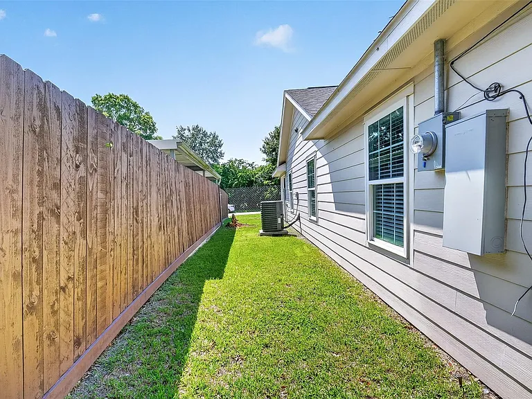 7623 McHenry St — Photo 34