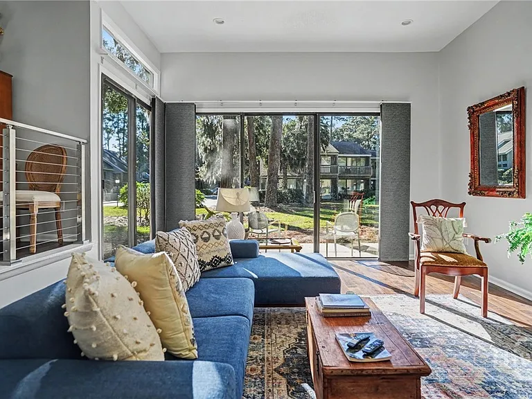 10 Dame Kathryn Dr — Photo 4