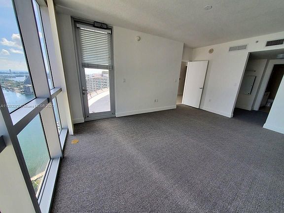 5th image of 1750 N Bayshore Dr APT 4101