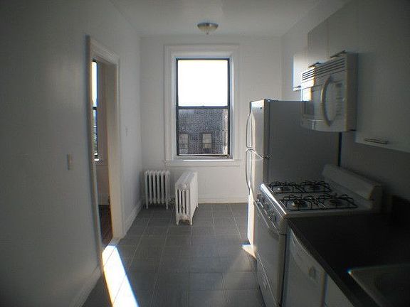4th image of 3805 Crescent St APT 5B