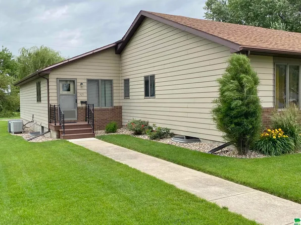 321 1st St SE #1, Le Mars, IA 51031