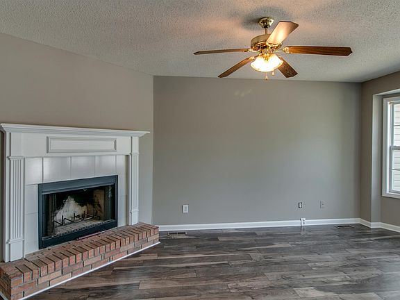 2nd image of 1859 Timberline Way