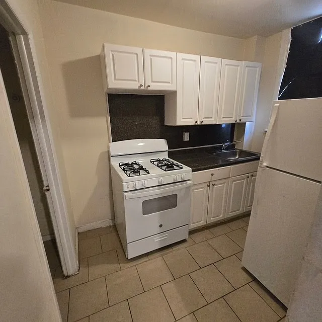 3 bed, 1006 sqft, $1,895 — Photo 2