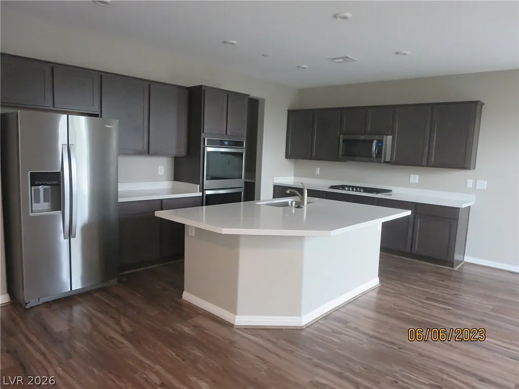 4 bed, 2.5 bath, 2278 sqft, $2,300 — Photo 3