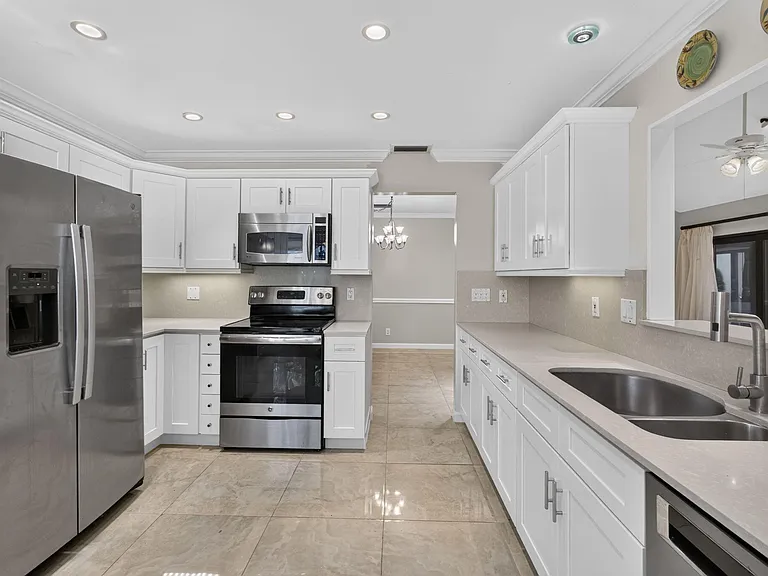 65 Balfour Rd E — Photo 9