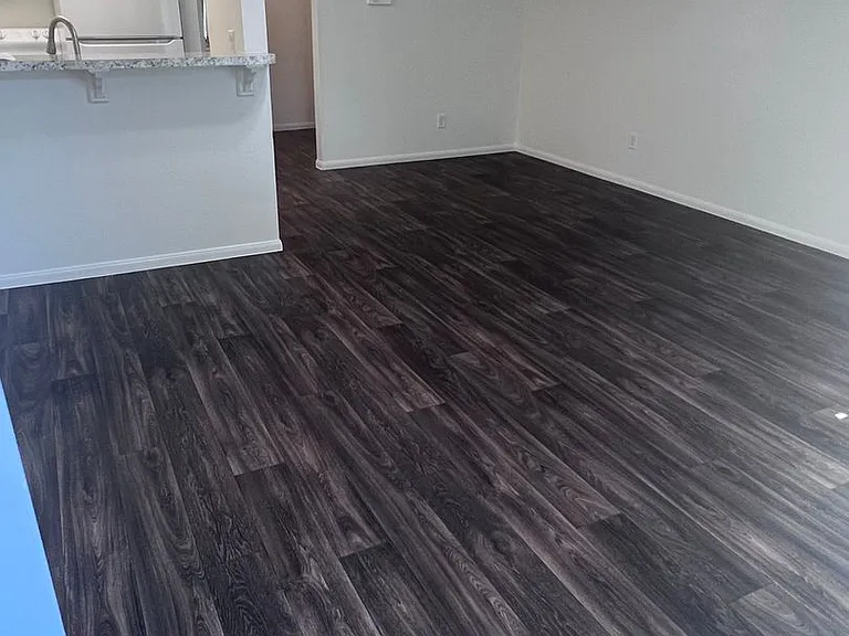 527 E Washington Ave — Photo 3