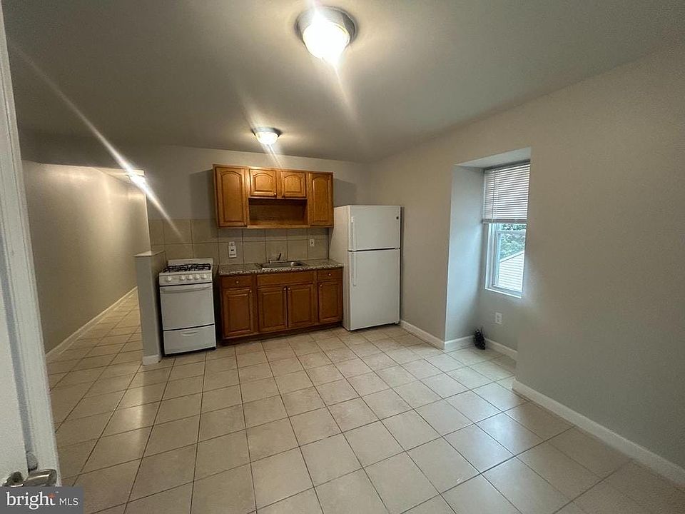 1st image of 531 E Brinton St Floor 3