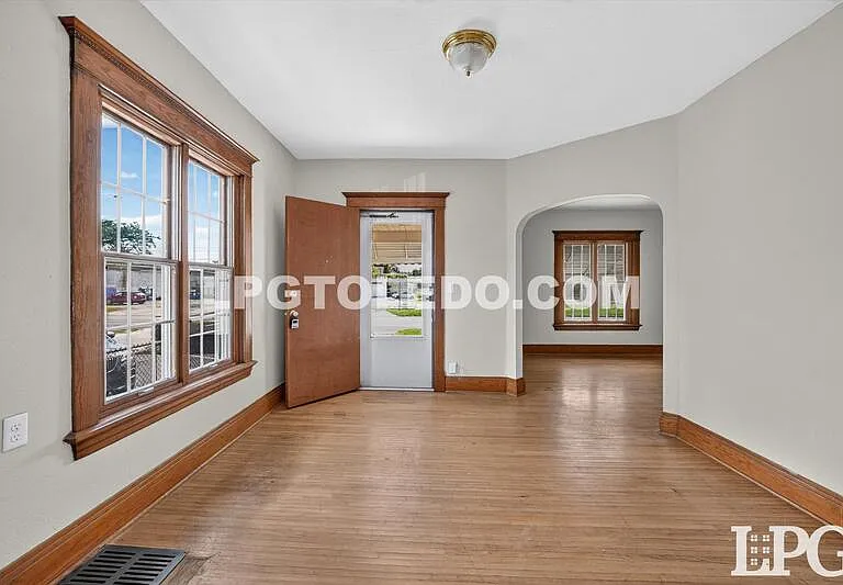 3318 Stickney Ave — Photo 4