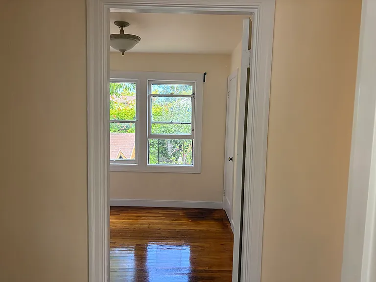 419 E St — Photo 7