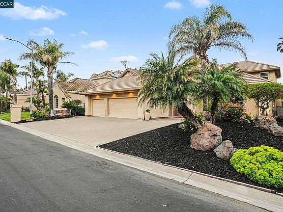 3rd image of 5666 Oakmont Ct