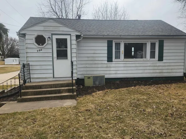 302 Buffalo St, Strawberry Point, IA 52076
