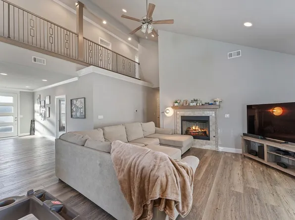 1305 NE 2nd St, Bentonville, AR 72712