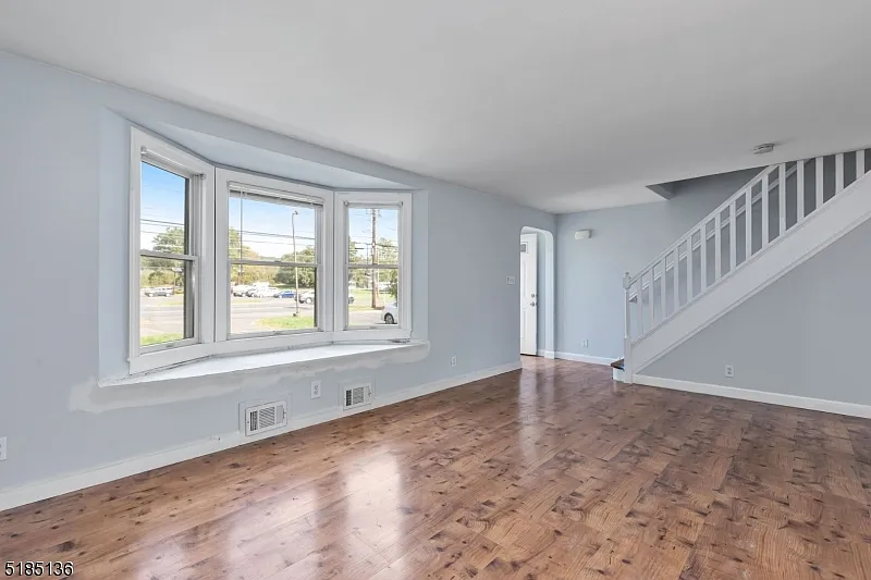 4 bed, 1.0 bath, $3,200 — Photo 4