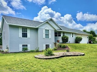 222 Glen Eagle Dr NE, Rockford, MI 49341