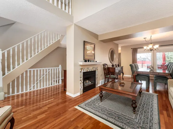 2020 105th St NW #6, Edmonton, AB T6J 5J2