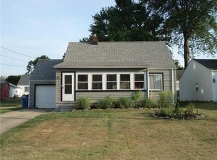 30 Helena Dr, Struthers, OH