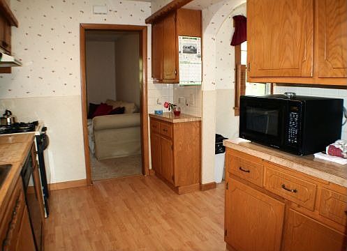 5th image of 517 W 2nd Ave