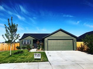 2303 NE 3rd St, Redmond, OR 97756