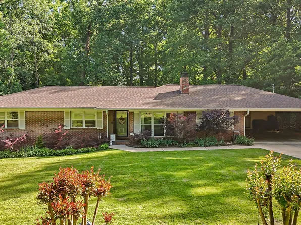 909 10th Pl, Pleasant Grove, AL 35127