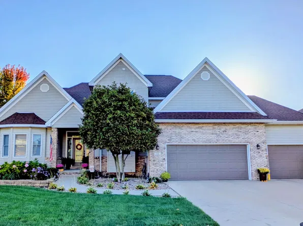20 Knollbrook Ct, Bloomington, IL 61705