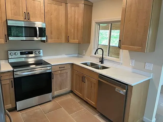 2 bed, 1800 sqft, $2,795 — Photo 2