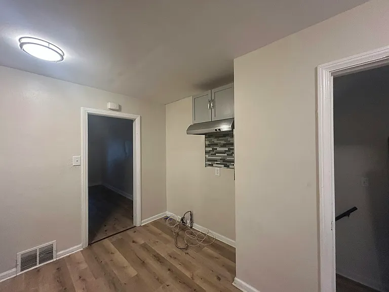 5070 Lafontaine St — Photo 6