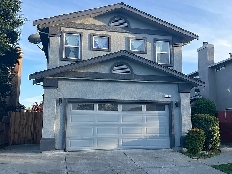 705 Chateau Cir — Photo 4