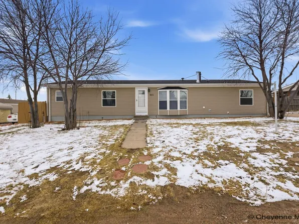 621 Sunridge Dr, Cheyenne, WY 82007
