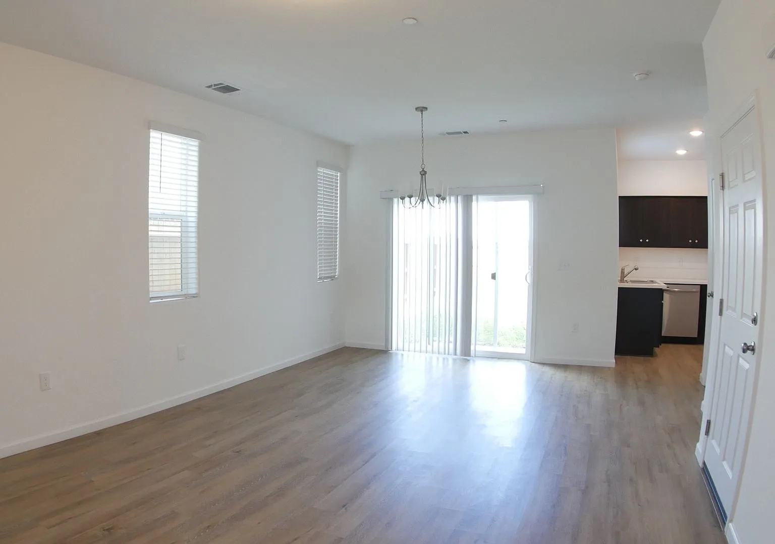 New House For Rent — Photo 2