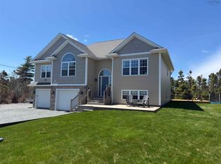 490 Celebration Dr, Fall River, NS B2T 0K4