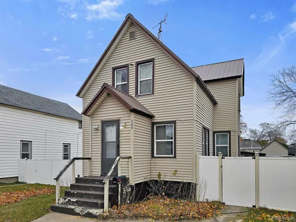 509 S 10th St, Escanaba, MI 49829
